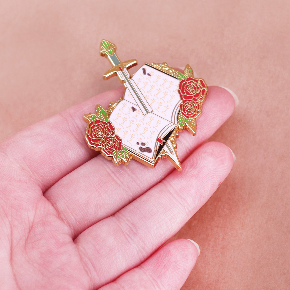 잔인한 왕자 영감을받은 장미 검 금속 에나멜 핀 주드  - Jewelry Making Journal 리뷰 및 가격